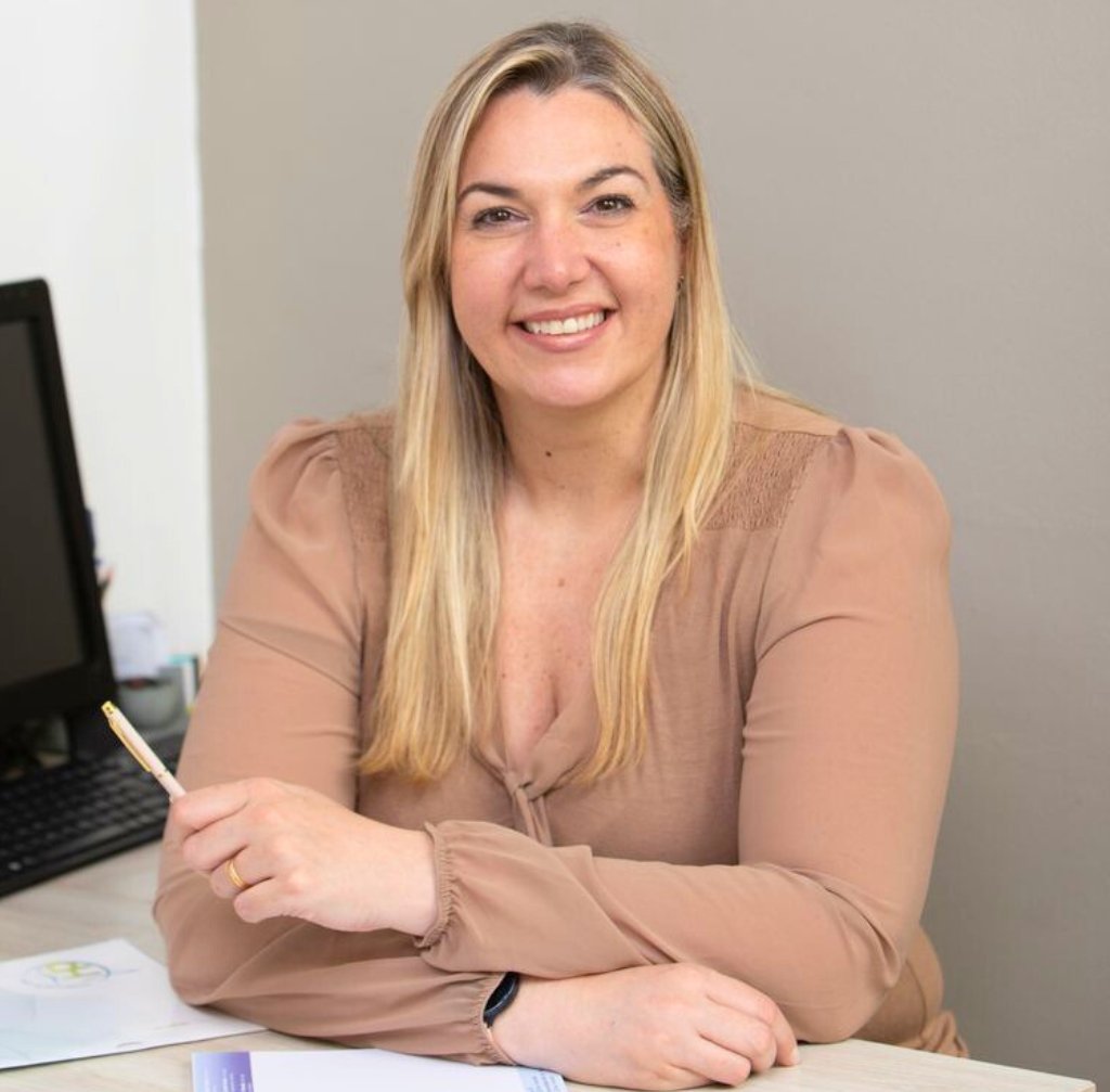 Dra. Cinthia Leandro Pereira