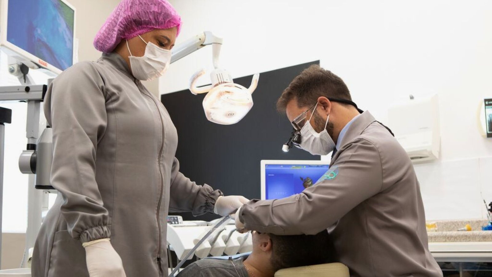 Início Dr. Bruno Paraventi dentista na Mooca com mais de 40 anos de tradição em odontologia