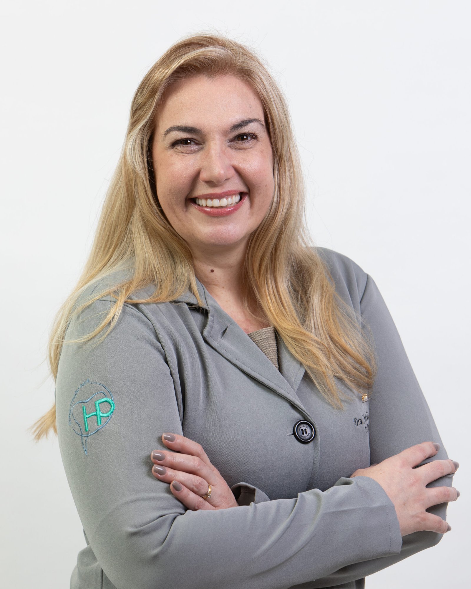 Dra Cinthia Leandro Pereira especialista em periodontia na Mooca